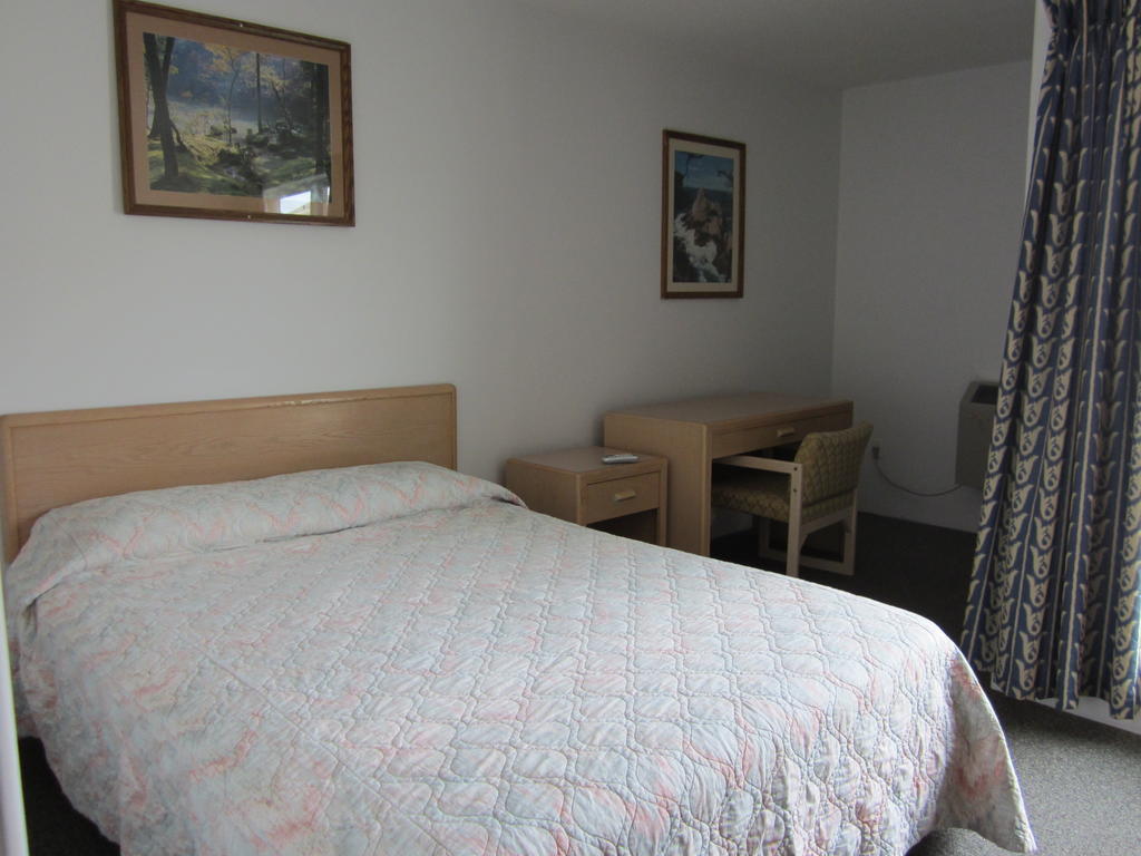 Oasis Hotel Cache Creek Pokoj fotografie